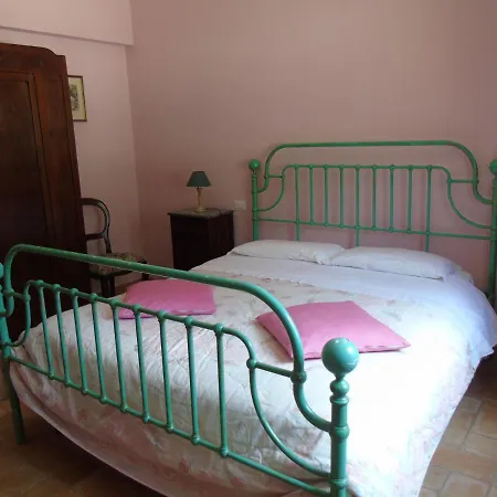 Agriturismo Poponi Camera Rosa トーディ