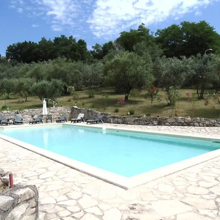 Agriturismo Poponi Camera Rosa 3* トーディ