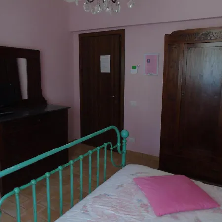 Agriturismo Poponi Camera Rosa トーディ