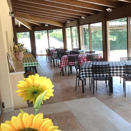Agriturismo Poponi Camera Rosa トーディ