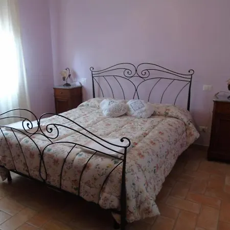 Agriturismo Poponi Camera Rosa ゲストハウス