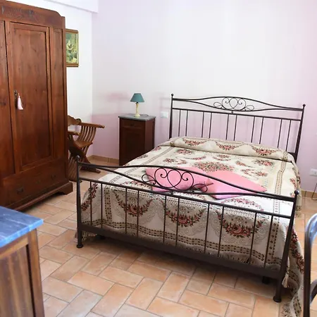 Agriturismo Poponi Camera Rosa トーディ