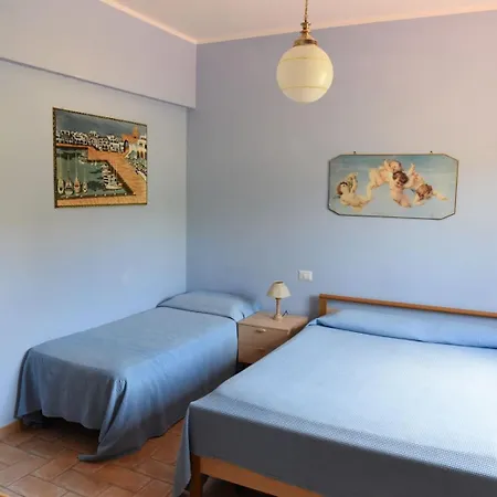 Agriturismo Poponi Camera Rosa 3* トーディ